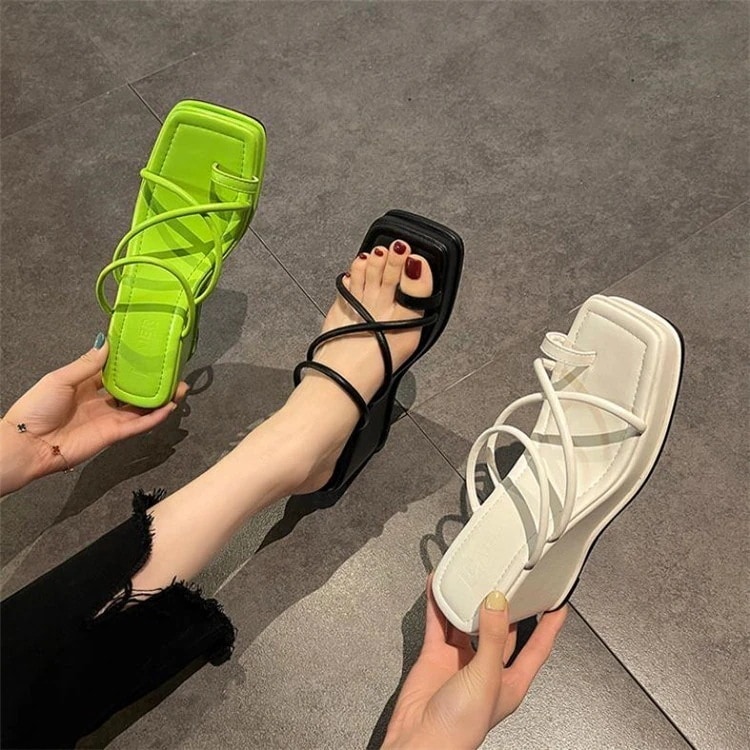 每日更新通勤する アウター 厚底 高くなる トング 滑り止め ビーチシューズ 新作 スリッパ