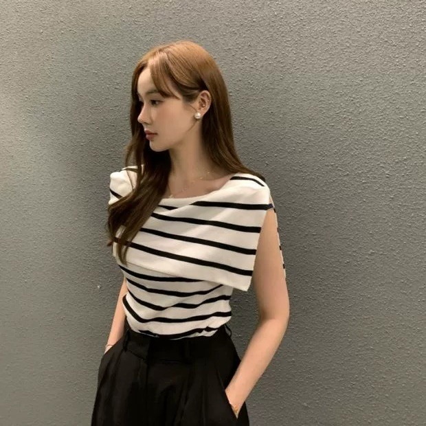 サマーニット レディース トップス カットソー ニット フレンチスリーブ ラウンドネック ワンショルダー 大人可愛い きれいめ 上品 おしゃれ こなれ感 個性的 クール モード系 エレガント モダン