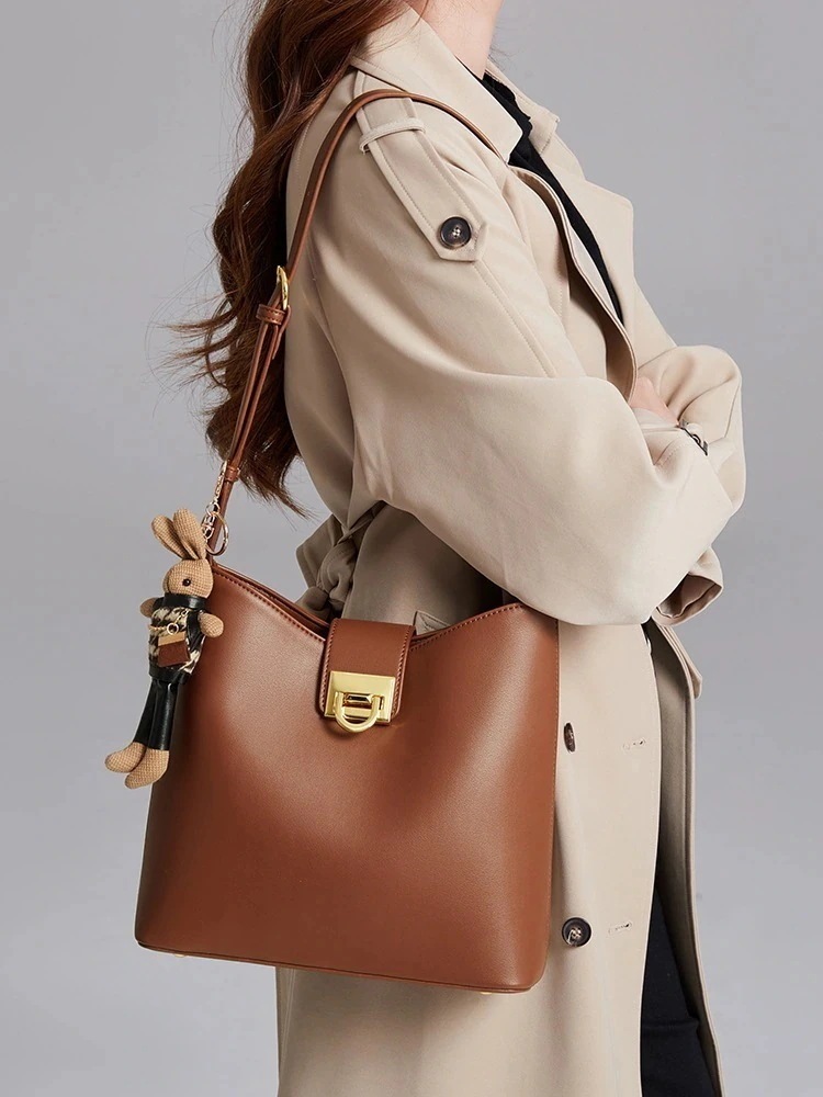 キルティングバッグ 入学シーズン 入社し通勤L 本革 韓国 トートバッグ ショルダーバッグ レディース斜めがけバッグ 大容量 2way ショルダーバッグ 通勤 バッグ バック カバン 旅行バッグ 斜