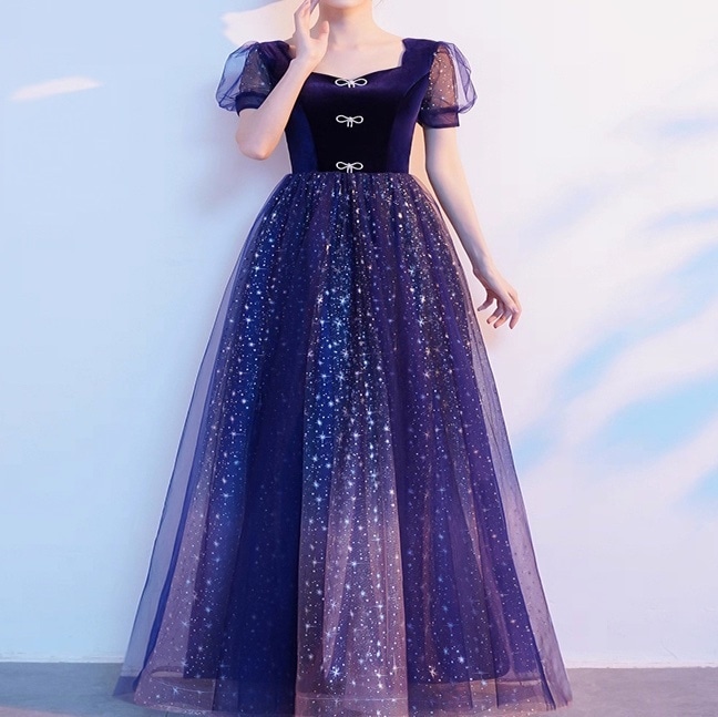 ドレス ワンピース パーティー ステージ 舞台 衣装 コスプレ コスチューム 半袖 パフスリーブ スクエアネック プリンセスライン 細身 Aライン イブニング カジュアル チュール フリル リボン