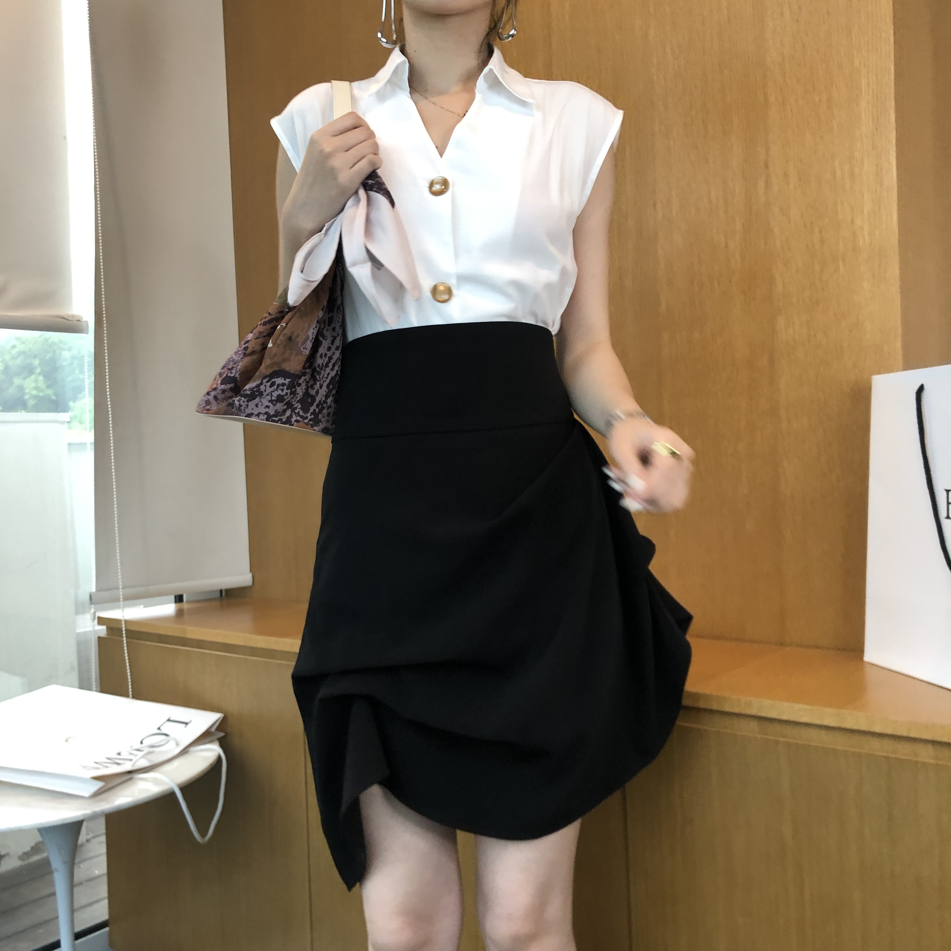 スカート ミニ アシンメトリー ショー ミニ丈 スリム 細身 大人 上品 おしゃれ お洒落 大人可愛い 大人女子 個性的 クール モード系 セクシー エレガント モダン 黒 ブラック 無地 春 夏 秋