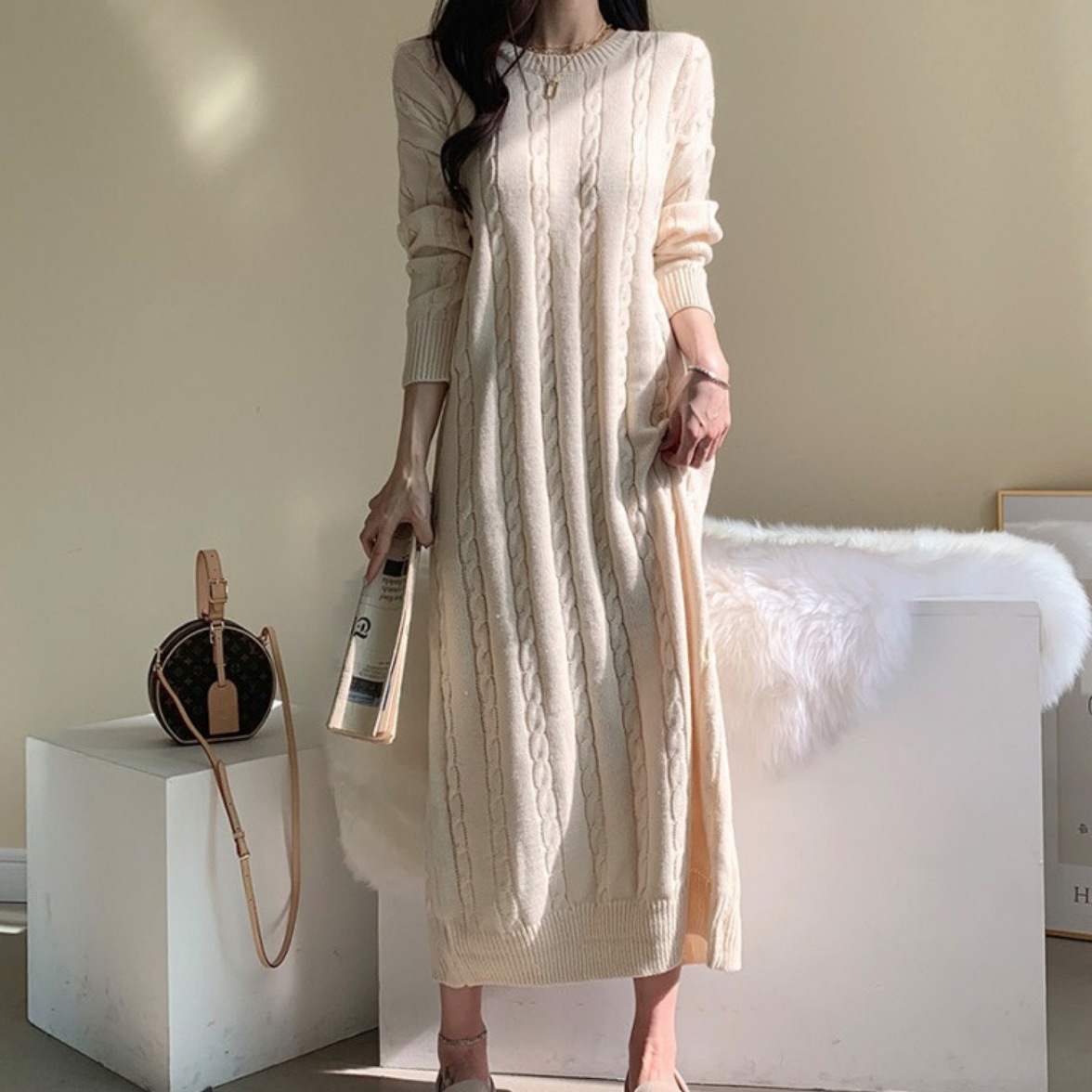 ワンピース レディース ロング丈 ニット 袖あり 長袖 フリーサイズ ホワイト ブラック 個性的 主役級 存在感 秋 冬 10代 20代 女性用 スリット シンプル カジュアル ラフ 韓国 お出かけ 5,621円