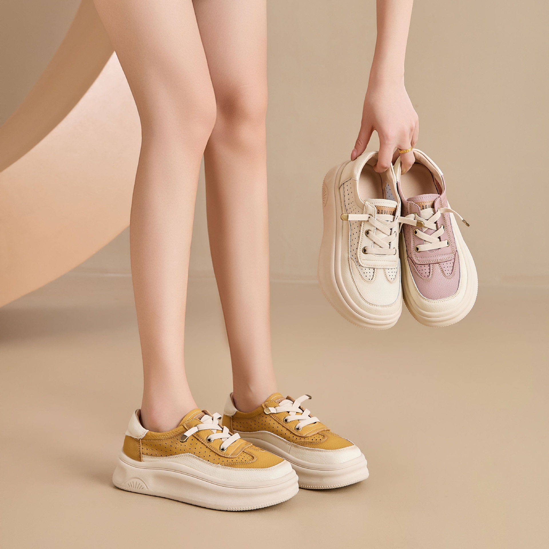 厚底ホワイトシューズレディース2025年初秋新作中空スニーカー韓国風おしゃれ通気性レディースシューズカジュアルシューズ570 4,925円