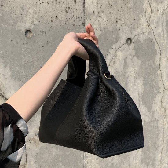 ハンドバッグ レディース バッグ 鞄 かばん ショルダーバッグ メッセンジャーバッグ 肩掛けバッグ 斜め掛けバッグ シンプル 無地 きれいめ カジュアル おしゃれ 大容量 女性 お出かけ