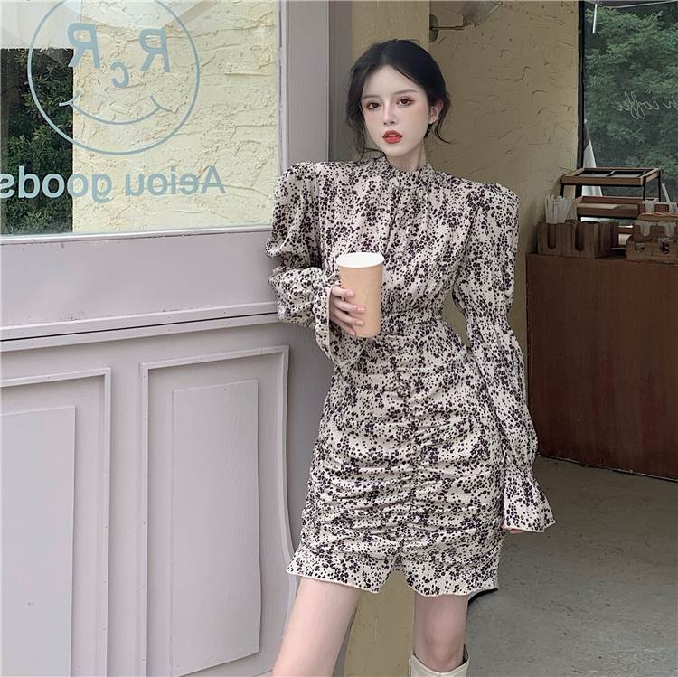 ミニワンピース 小花柄 フリル 長袖 萌袖 レトロ かわいい セクシー タイト ワンピース ミニ丈 膝上 カッコイイ シック きれいめ ワンピ ドレス ギャル キャバ嬢 モノトーン 華やか カワイイ