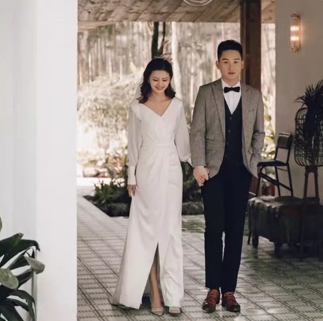 ウエディングドレス ブライダル レディース ロング 袖あり Aライン 背中開き フェミニン 美背中 ハイウエスト かわいい 大人可愛い きれいめ シンプル カジュアル 上品 おしゃれ ガーリー