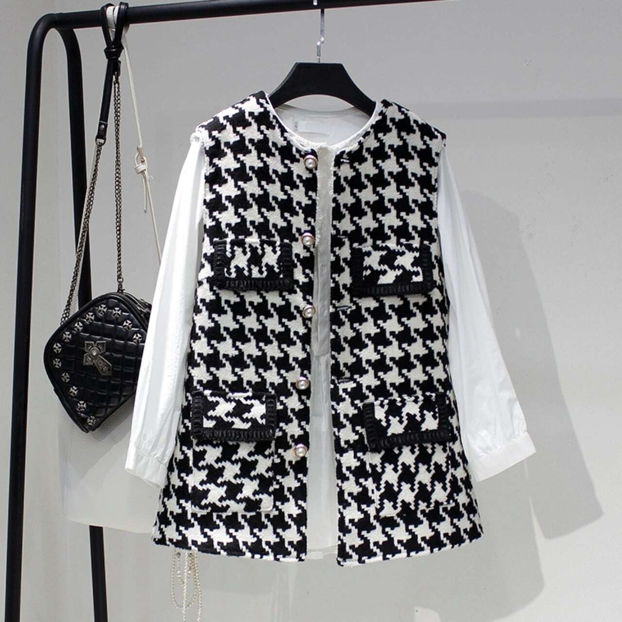 レディース 千鳥格子柄ツイードジレ ノースリーブ パールボタン バイカラー モノトーン 大人可愛い ママコーデ ママファッション 韓国系 オルチャン 人気 トレンド 新作 20代 30代 40代 きれベスト