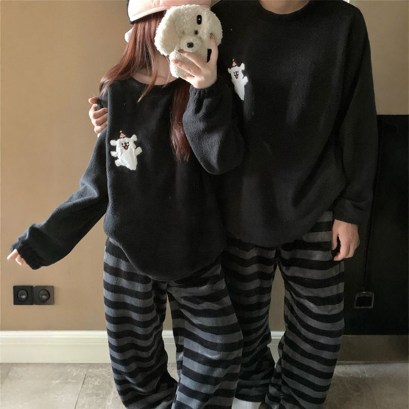 【1点購入で1点プレゼント】黒色厚手カップルパジャマ 秋冬用コーラルフリース厚手男性用ルームウェアセット 記念日