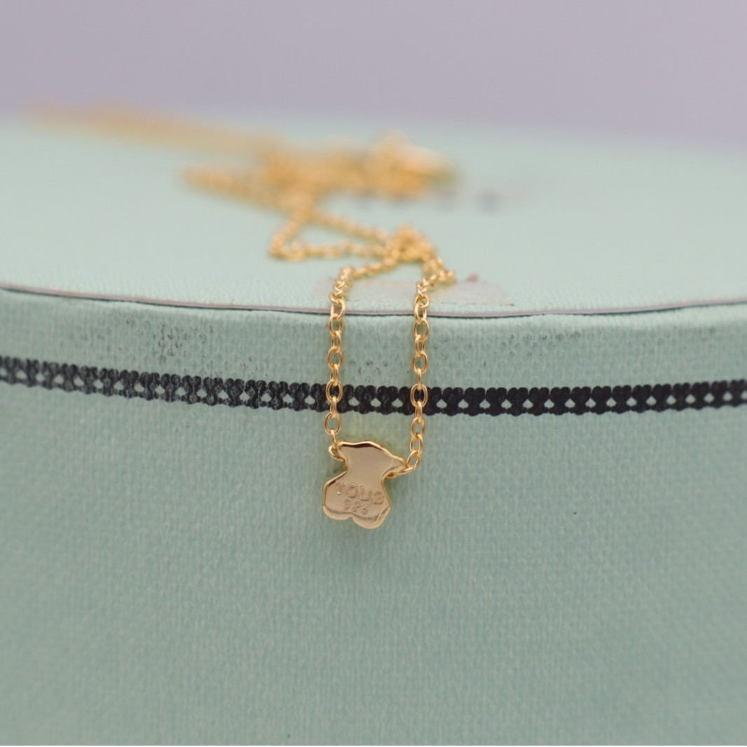 シンプルなテディベアのネックレスS925 スターリング シルバーに 18K ゴールド メッキを施したニッチでエレガントそしてファッショナブルなテディベアのネックレスです