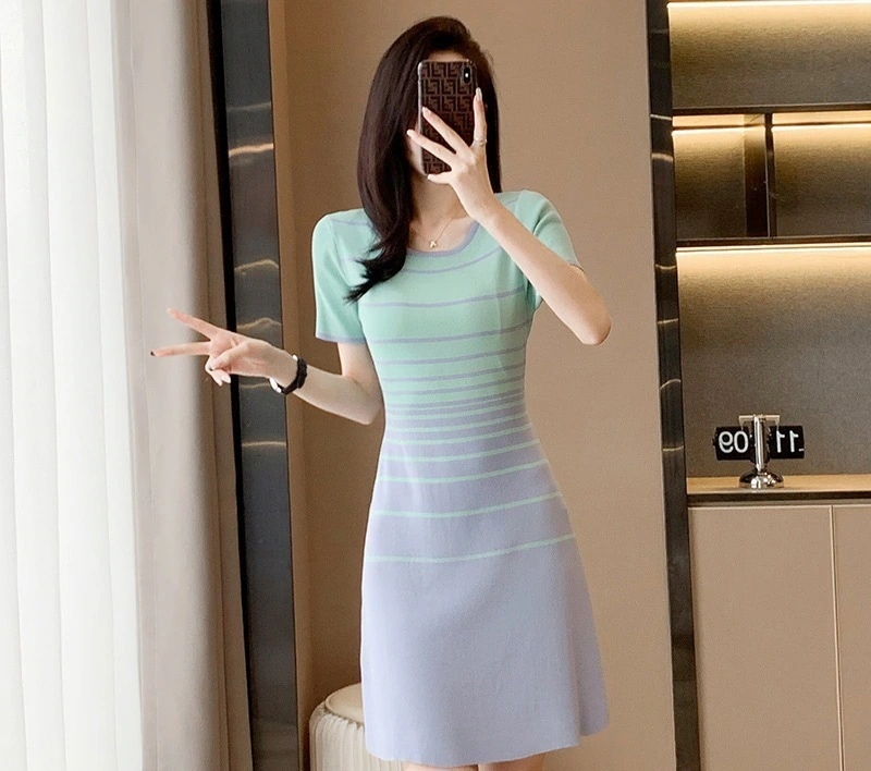 ニットワンピース レディース ファッション 母 美人 大人かわいい 50代 フェミニン グレー 春ニット 長袖 大きいサイズ 上品 春 おしゃれ 薄手 ミニスカ デートコーデ 30代 40代 母親 き
