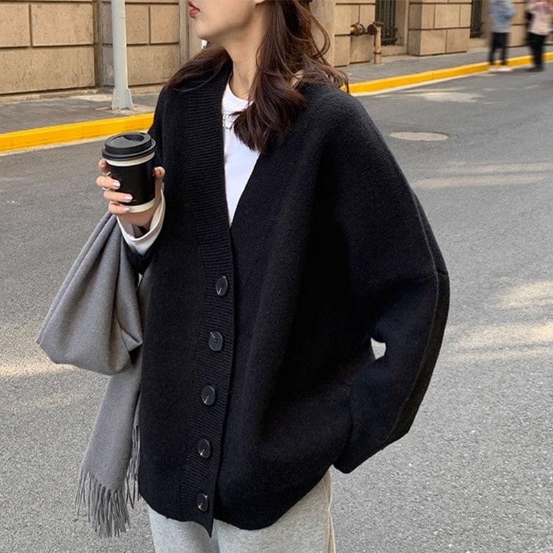 トップス カーディガン 長袖 Vネック ミディアム丈 前開き ボタン かわいい 大人可愛い きれいめ シンプル 上品 おしゃれ かっこいい カジュアル レトロ こなれ感 個性的 主役級 存在感 抜け感