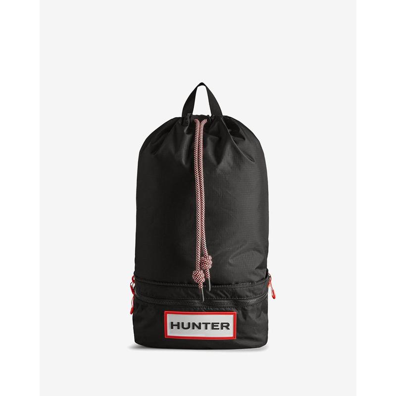 [UNISEX] トラベルリップストップバックパック - ブラック/ロゴレッド UBB1519NRSRBO