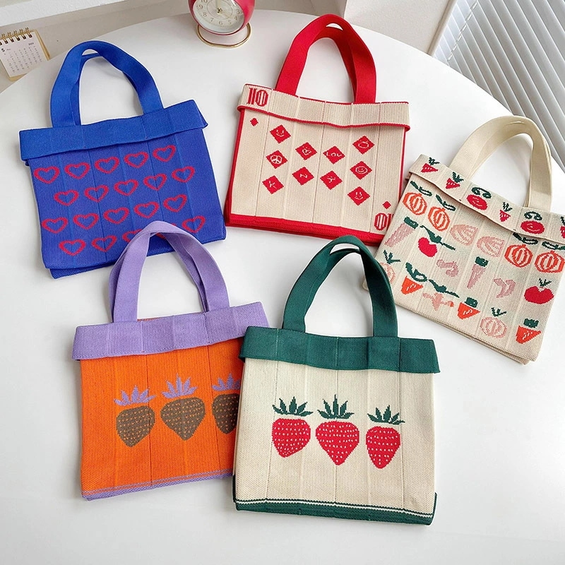 イチゴ柄ニットショルダーバッグ (T)