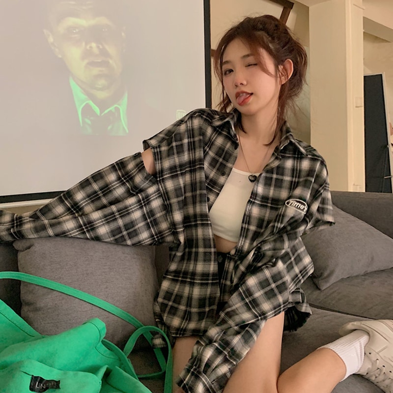 ビッグサイズファットシスター夏スキニーファッション黒と白の格子縞長いシャツコート女性緩いシャツ トップス シャツ ミディアム丈 長袖 ストレート 前開き 大人可愛い カジュアル おしゃれ レトロ