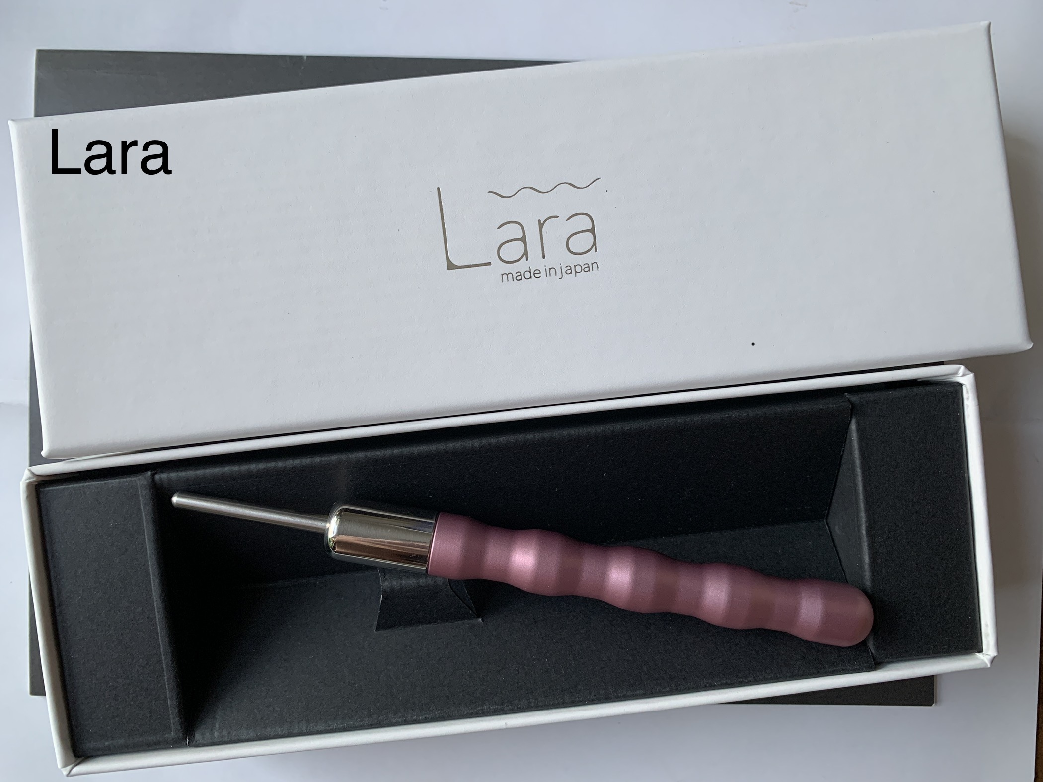 セルフケア スティック型 美顔器　 Laraスティック　 ララ 　ラベンダー ピンク 日本製 リフトアップ つぼ
