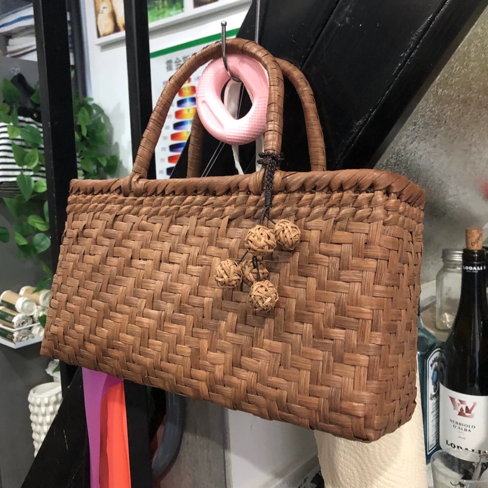【極美品】母の日ギフトに 職人手作り 山葡萄かごバッグ 手編みカゴ おしゃれ 贈り物・プレゼントにもおすすめ 新品未使用