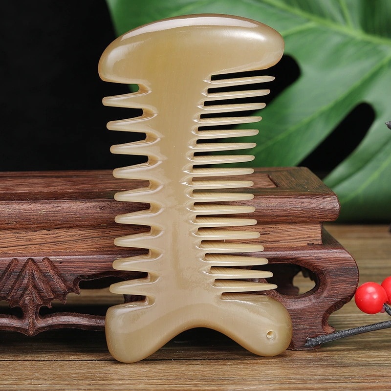 新しいアフリカの小さな角のあるフカヒレマッサージコーム厚みのある帯電防止子午線マッサージホーンコームプレミアムクラフトコーム