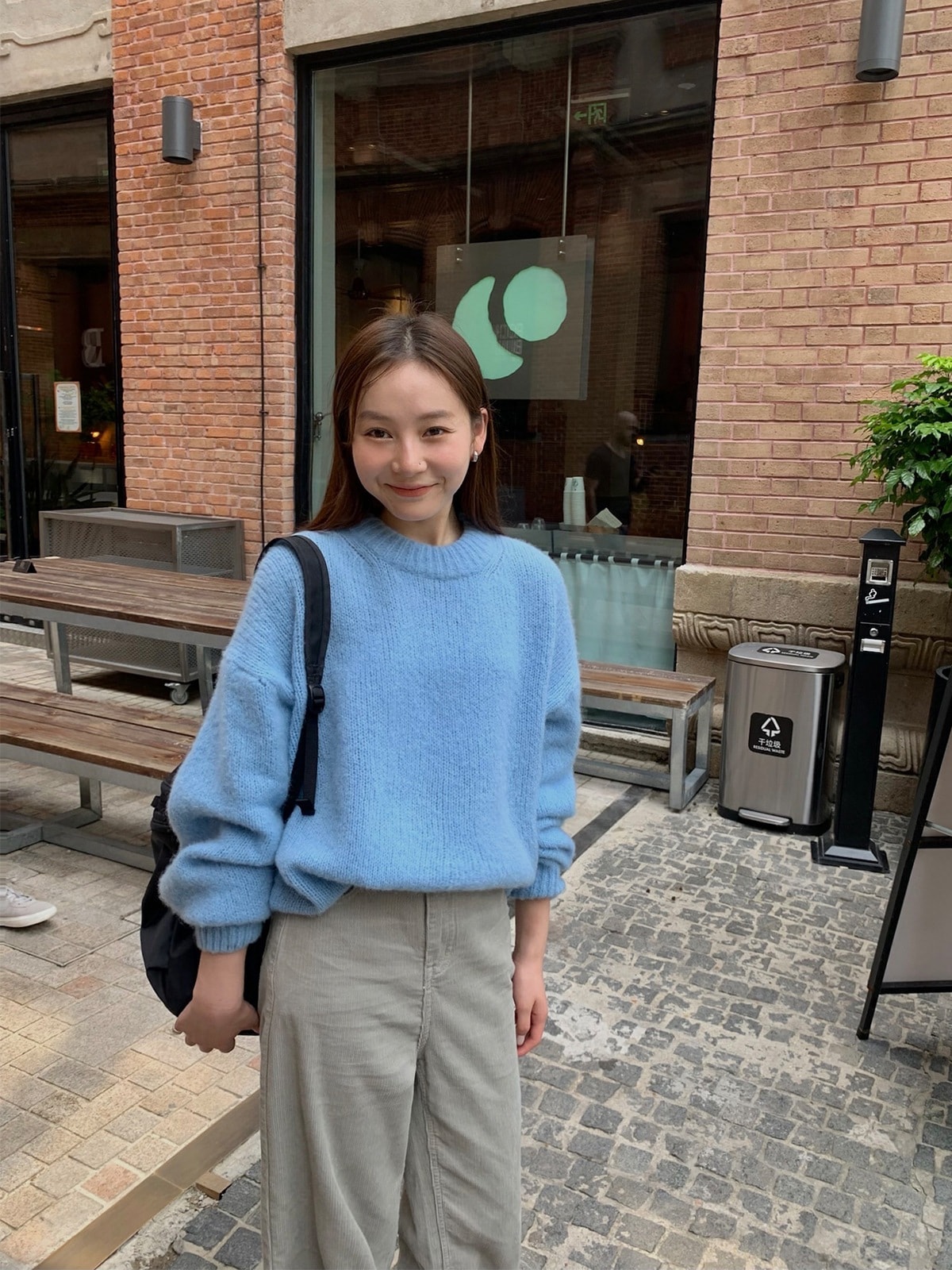 丸襟の怠惰な自由性の柔らかいモチモチとしたセーターの女性2023冬の新しい単色のゆるいニット21669