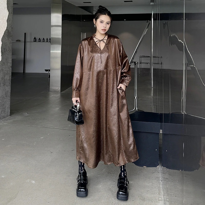 レザーワンピース Vネック PU おしゃれ 個性的なデザイン 春秋 レトロ レディース ロングワンピース