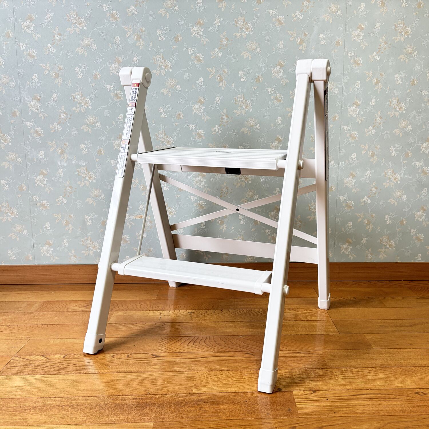 新品未使用 踏み台として スツール収納棚 組立不要な3WAY仕様 暮らしに優しく寄り添う カインドステップ ホワイト