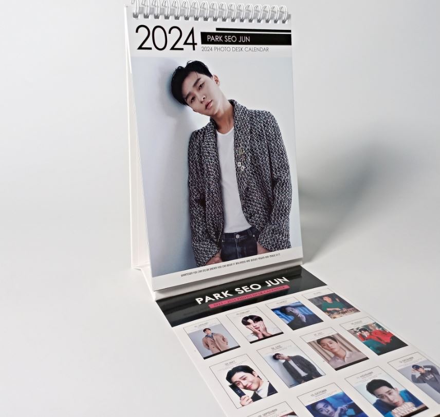 予約販売品 韓国限定 パクソジュン ZIOZIA 2023年 卓上カレンダー
