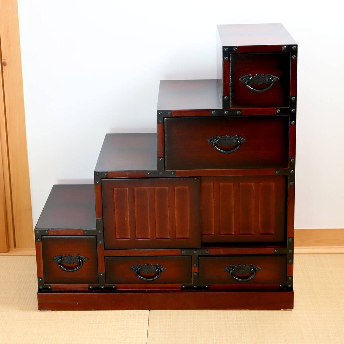 階段箪笥 民芸調 桐製 和タンス 左下がり 幅67cm