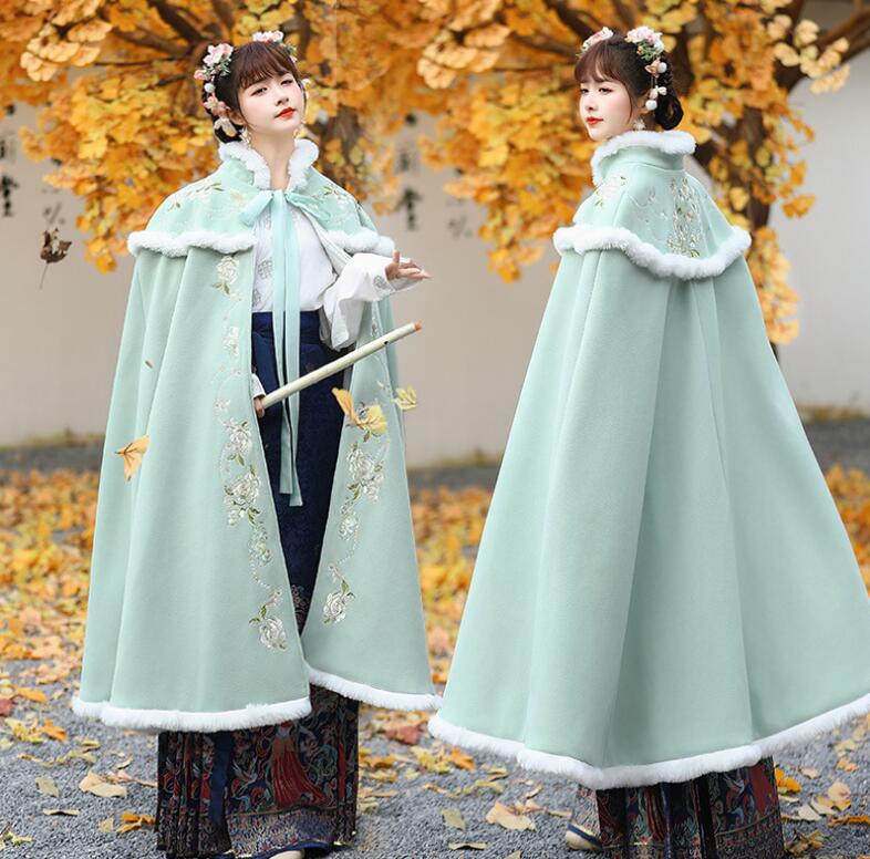 美品裏起毛レディース漢服マント　ロング丈羽織　4色　唐装 漢服 冬　マント ケープ　森ガール風中華服 厚手　古典美人　ファー　ファー付きチャイナ服 コスプレ衣装　刺繍　暖かいクリスマス舞台衣装 中華厚