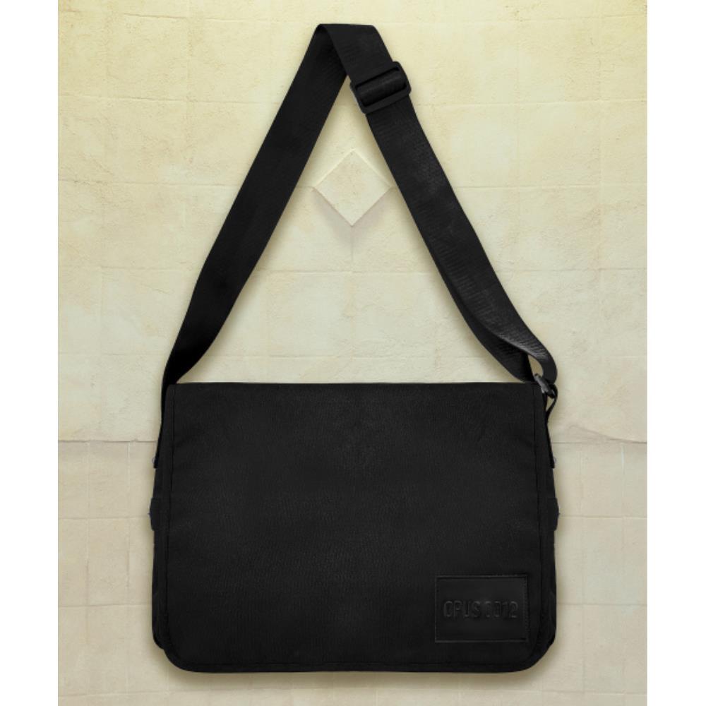 OPUS0012 Op10 STASH MESSENGER BAG BLACK OP4A2B8200BLK