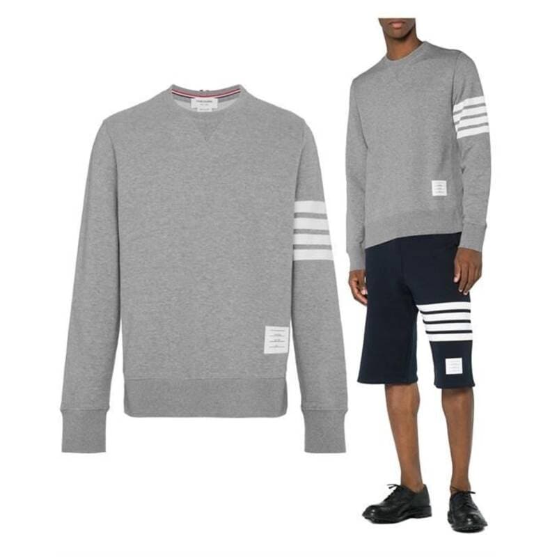 トムブラウン クラシック 斜めストライプ 袖章付きTシャツ MJT021H 00535 068