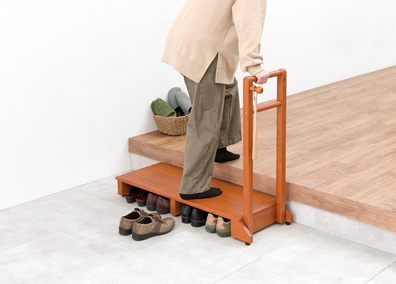 玄関台 踏み台 手すり付き 木製 ステップ 踏台 頑丈 安全安心 介護 バリアフリー 滑り止め 幅100cm 高さ12cm
