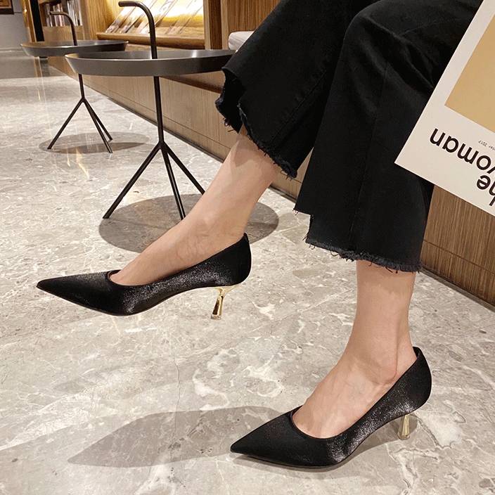 パンプス レディース ポインテッドトゥ ピンヒール ミディアムヒール メタリック ベルベット 韓国系 オルチャン 楽ちん 美脚 パーティー 旅行 リゾート 休日 女子会 お出かけ デート 10代 20