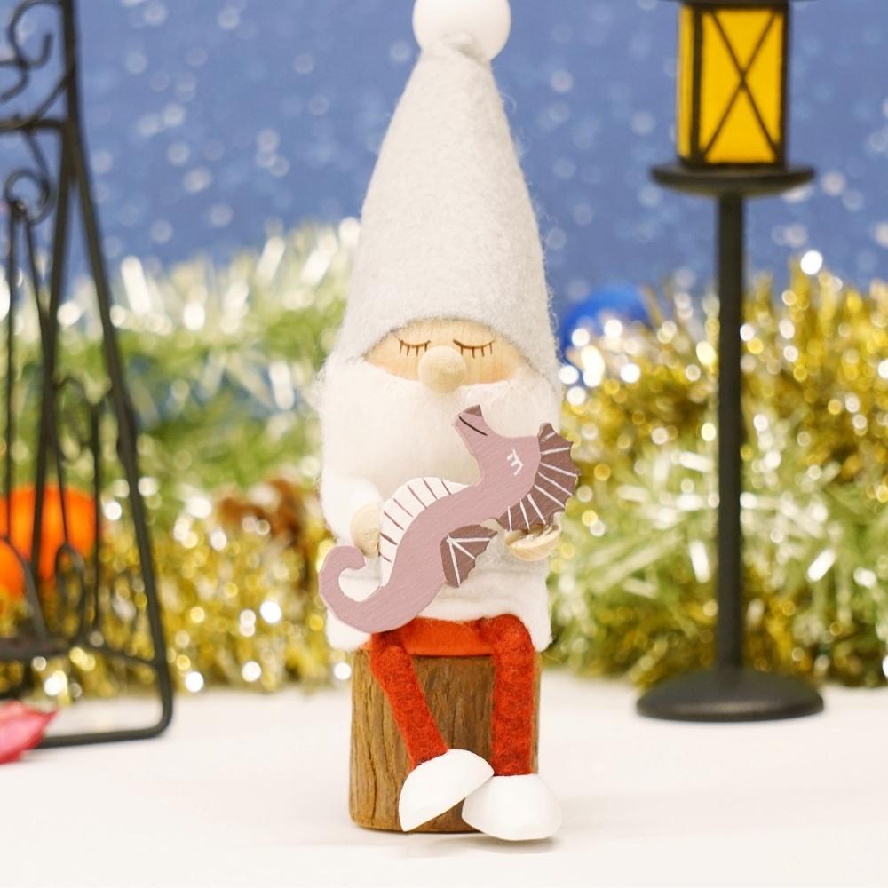 ノルディカニッセ タツノオトシゴを抱えたサンタ 干支 辰 サイレントナイト NRD120766 木製 人形