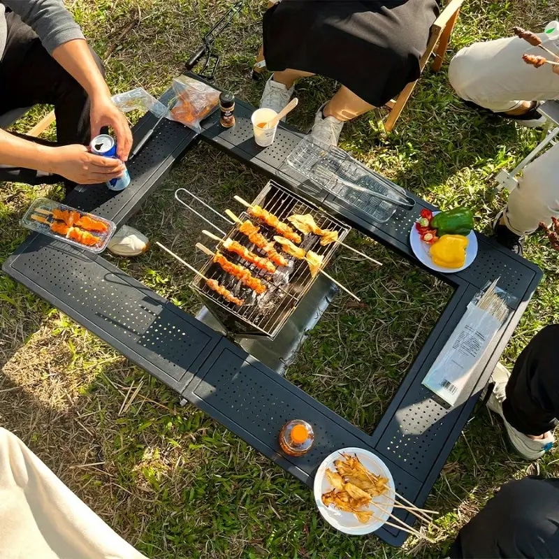 サンピーポータブル折りたたみBBQテーブル調節可能な高さ - アイアン製アウトドアキャンプテーブルグリルピクニック＆パーティー用ハンドル付き2段階調節軽量＆持ち運び簡単ポータブルピクニッ