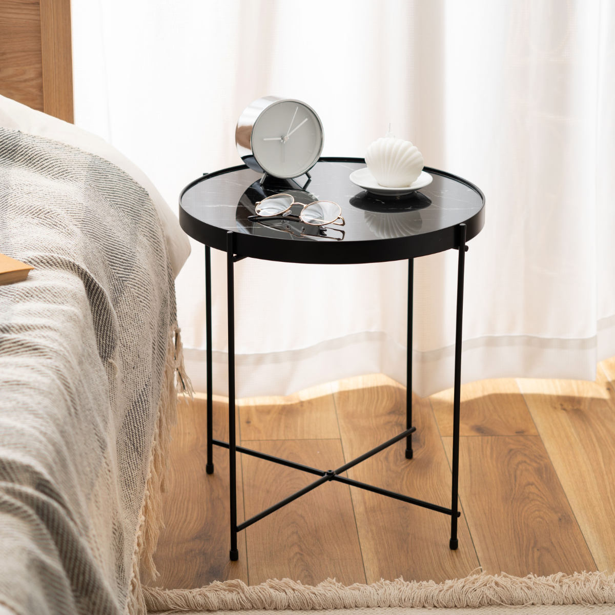 サイドテーブル 円型 高さ45.5cm 石目調 丸 ラウンドロータイプ ガラス 天板 ナイトテーブル ミニテーブル ソファ ベッド 横 スチール 軽量 軽い ブラック 黒 高級感 シンプル