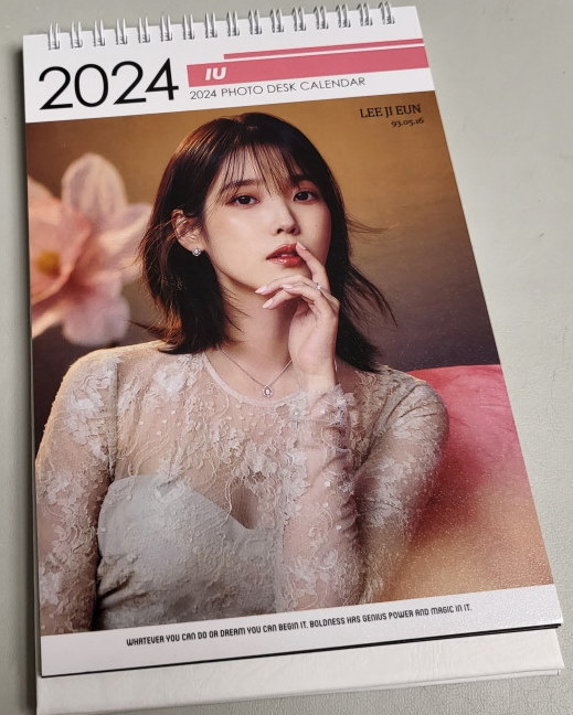 Qoo10] アイユ IU グッズ 2024年 & 2