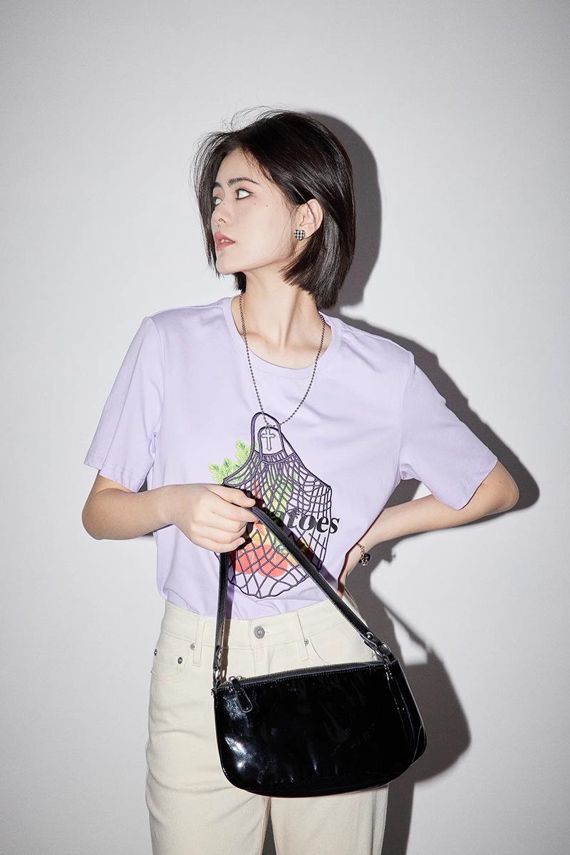 ガーリー 夏服 パターン 刺繍 コットン 半袖 Tシャツ 個性的 トップス Tシャツ 白トップス 袖あり 半袖 ラウンドネック かわいい カジュアル おしゃれ お洒落 大人可愛い こなれ感 ラフ 柄 9,288円