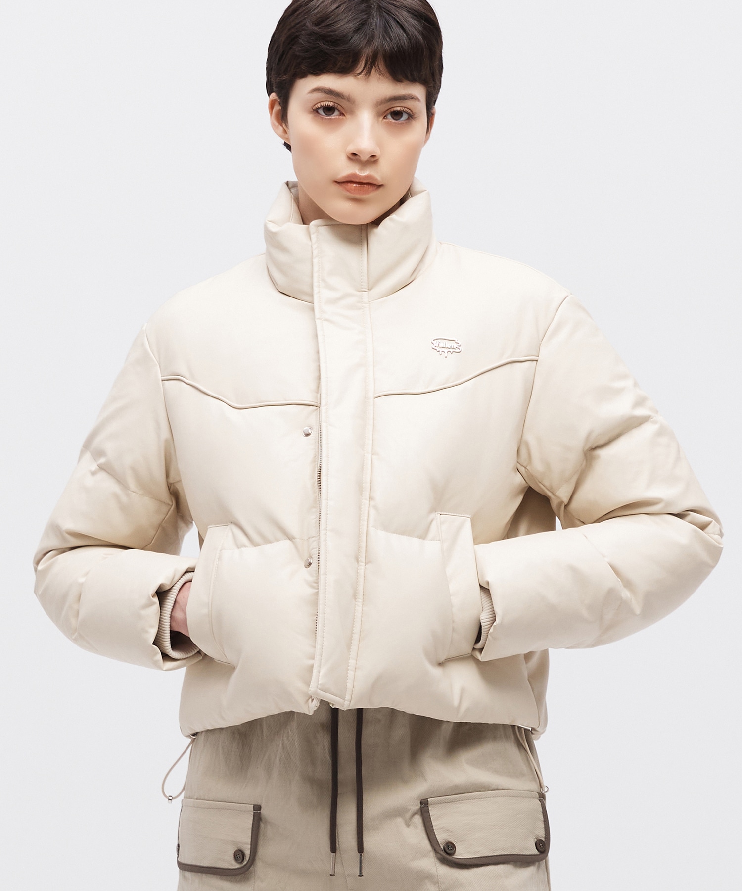 FALLETT 女性用クロップダックダウンパファーアイボリー