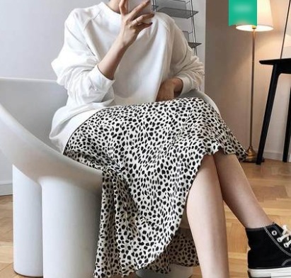 スカート ロングスカート ロング ロング丈 Aライン ハイウエスト シフォン 大人女子 こなれ感 個性的 クール セクシー ヒョウ柄 アニマル柄 秋 冬 S M L アプリコット エレガント