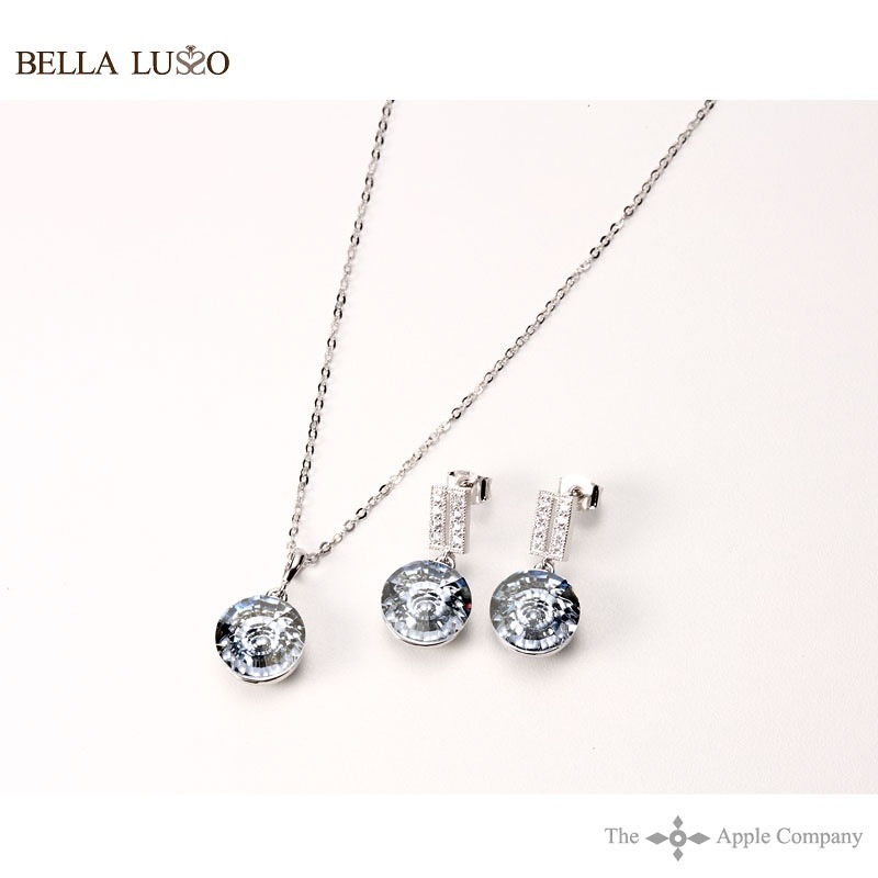 スワロフスキークリスタル使用　Twinkle Well ネックレス ピアス　税込み