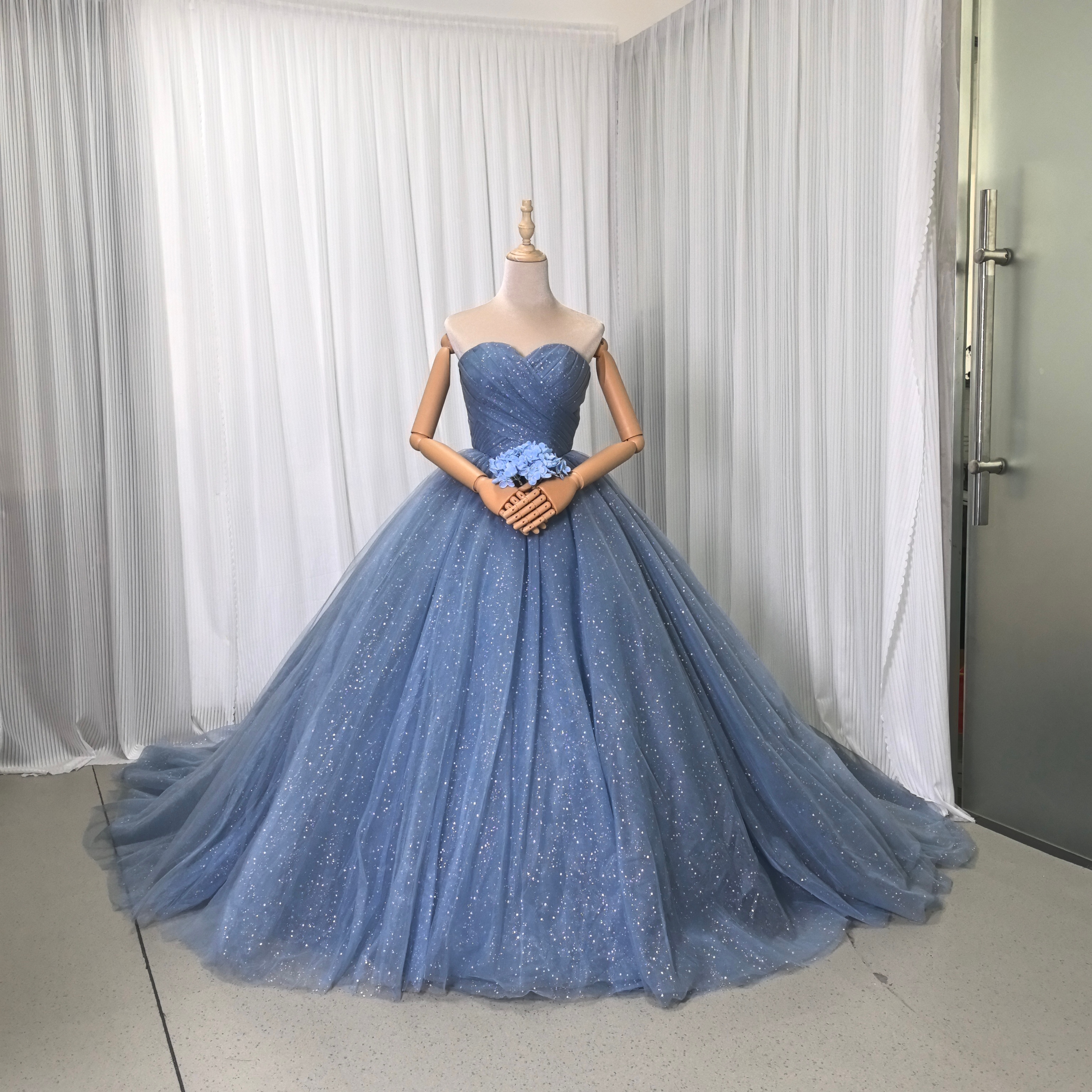 カラードレス ブルー ベアトップ 編み上げ キラキラグリッターチュール サッシュベルト ロングトレーン 結婚式