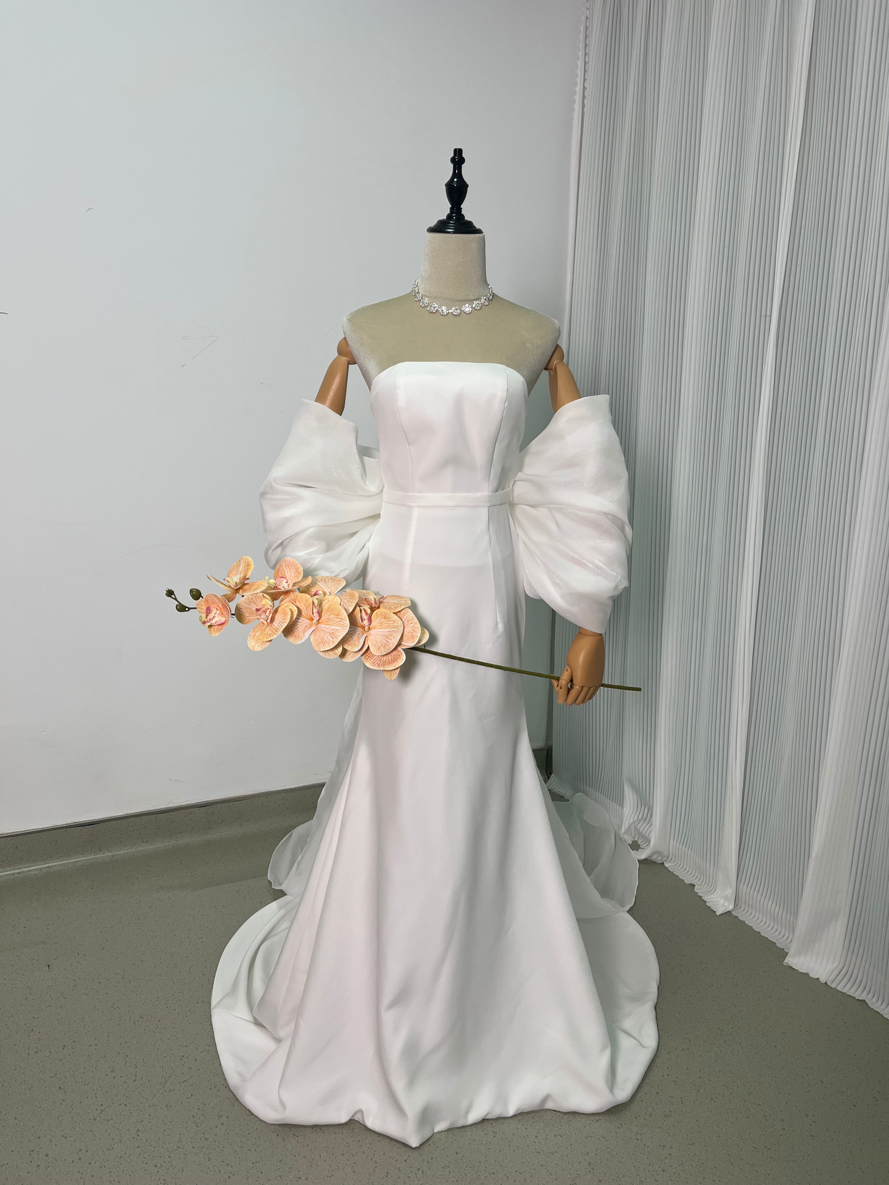 ウェディングドレス ロングスリーブ ベアトップ デザイン感 ふっくら柔らかなバックリボン ロングトレーン 結婚式