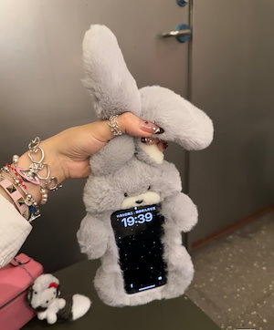 ins秋冬かわいいウサギ携帯ケースはiphone 15promax　韓国もこもこ　ロング　みみ　うさぎ　ちゃん　ぬいぐるみ　iphoneケース