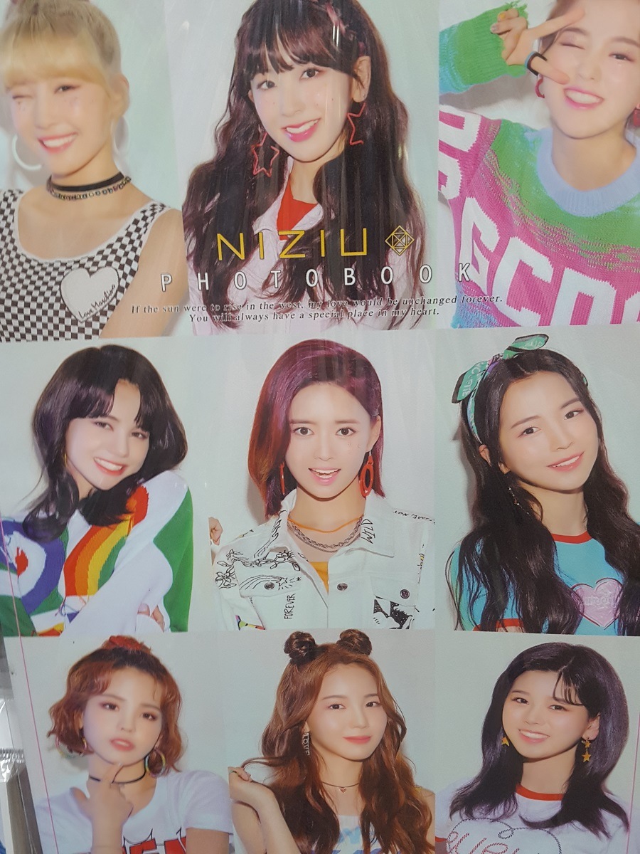 NiziU ニジュー A4サイズ フォトブック A4 SIZE PHOTO BOOK [並行輸入] 5,571円