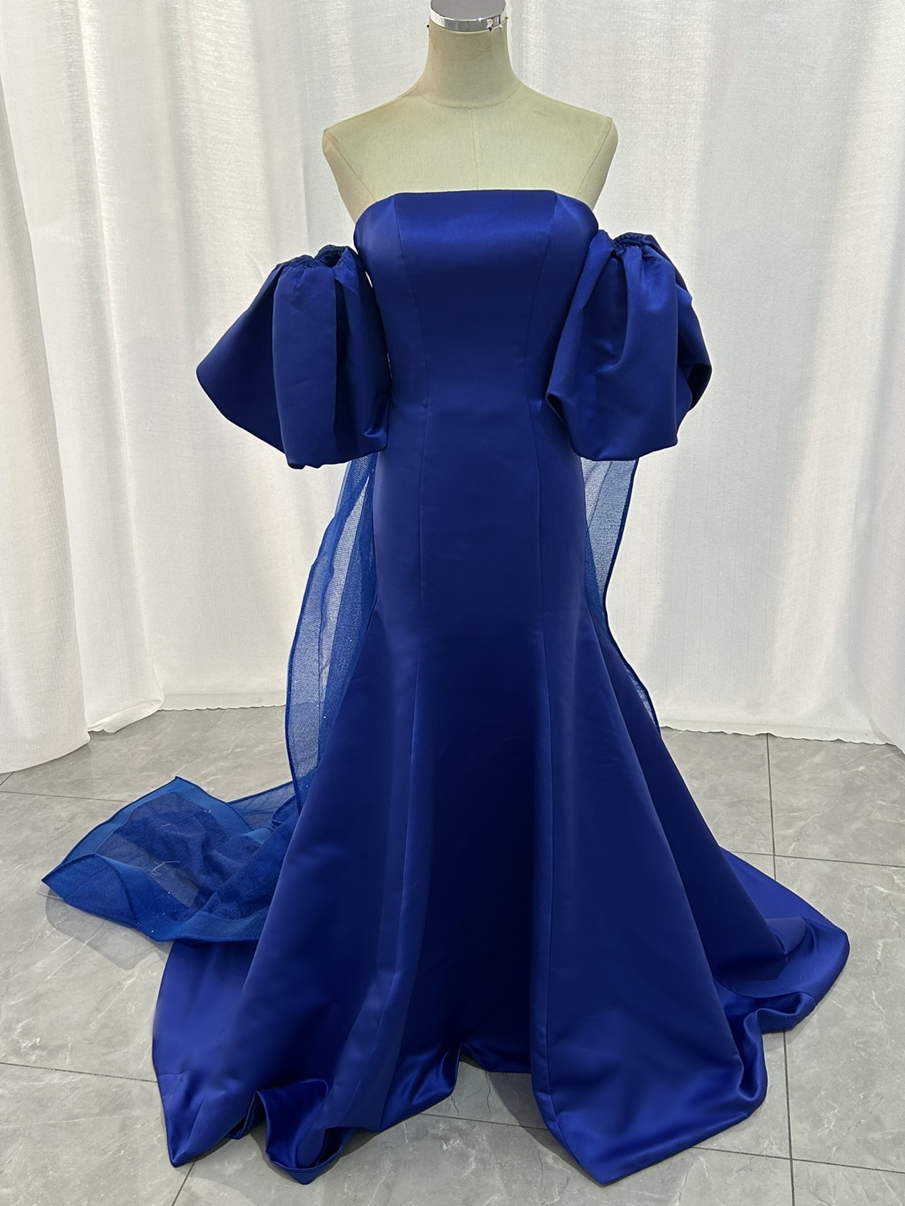 カラードレス ブルー 取り外し可能な付け袖 光沢サテン キラキラグリッターチュール マーメイドライン 短トレーン 花嫁 前撮り