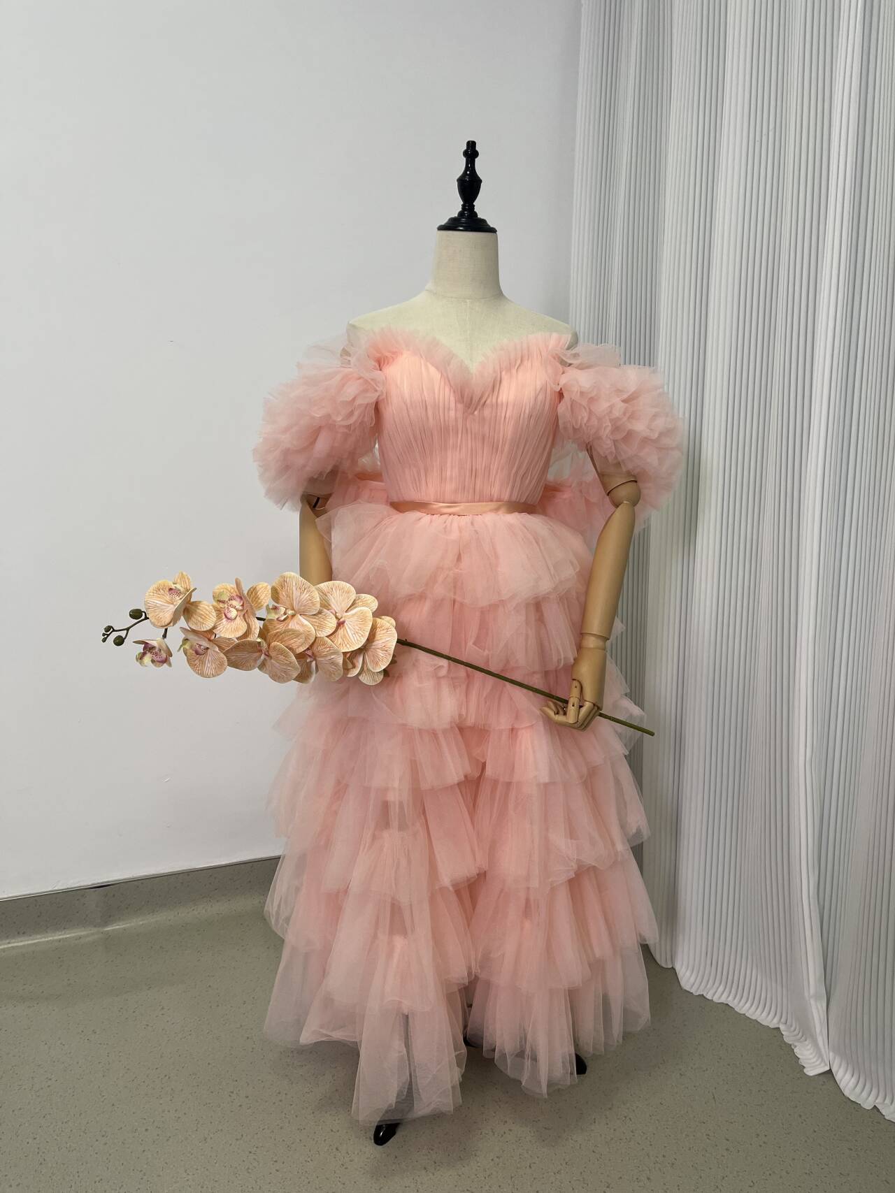 華やか 柔らかく重ねたチュールスカート ピンク パーティードレス オフショルダー 背中見せ 花嫁/前撮り 42,680円