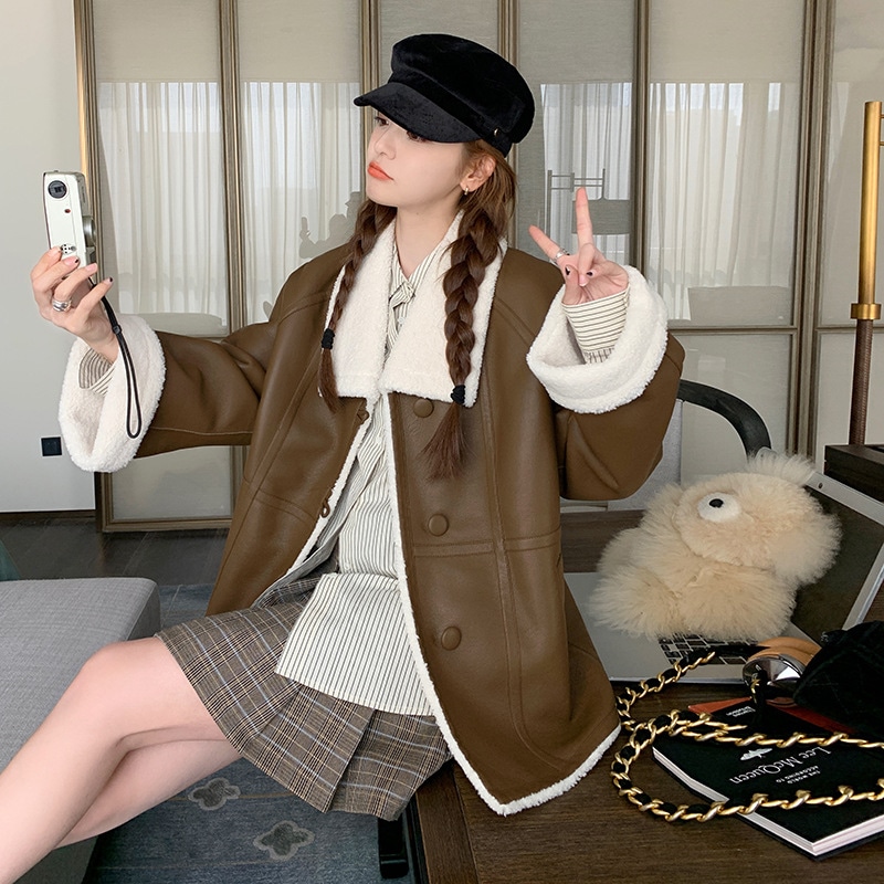 高級感茶色毛皮一体コート女性2023冬の新型羊小毛ベルベット保温襟皮服