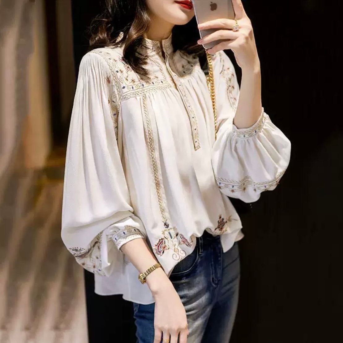 トップス シャツ ブラウス 白シャツ 刺繍 ふんわり ふわふわ 袖あり 長袖 Uネック ラウンドネック パフスリーブ 大人可愛い きれいめ シンプル カジュアル 大人 上品 おしゃれ お洒落 大人女子