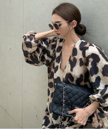 ワンピース パジャマ 部屋着 フレアワンピース 膝丈 ひざ丈 膝下 袖あり 7分袖 七分袖 ボリューム袖 ドルマンスリーブ Vネック カシュクール フレア Aライン シフォン 大人 上品かわいい