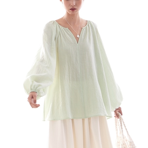 トップス シャツ 長袖 ボリューム袖 Vネック プルオーバー ミディアム丈 透け感 薄手 可愛い かわいい 大人可愛い きれいめ シンプル 上品 レトロ おしゃれ かっこいい カジュアル こなれ感