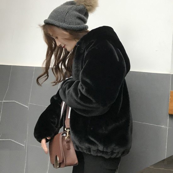 【取寄：納期2週間】ファーコート レディース ショートコート ジャケット アウター 羽織 フード付き シンプル 無地 イミテーションファー 秋冬 暖かい 長袖 厚手 ジッパー カジュアル